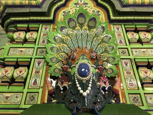 Необычный Дом с Павлином. 03