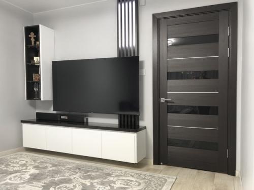 Мебель для тв, материалы внешней отделки: МДФ+ эмаль, МДФ+ шпон, столешница массив дуб. 02