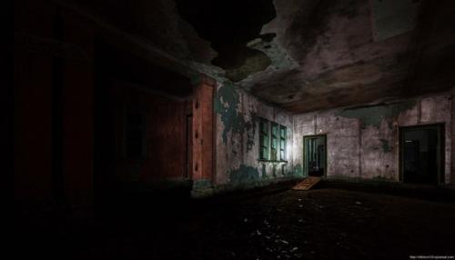 Как гласит надпись на мрачном здании Искусство Принадлежит Народу. 03