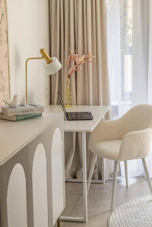 Нежный интерьер маленькой квартиры - студии 18, 7 м 2 (22, 2 м 2 с лоджией) в ЖК аквилон в Москве. 07