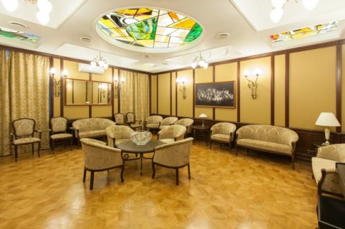 16 ноября - счёт в пользу главного художника театра имени Евгения Вахтангова, заслуженного художника России Максима обрезкова - 5: 0! 03