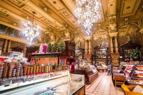 Магазин Купцов Елисеевых. 01