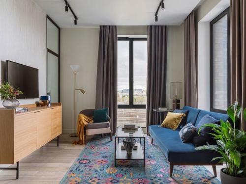 Стильная небольшая квартира с яркими акцентами. 02