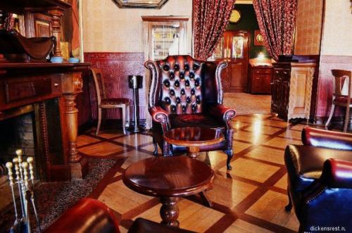 10-Мест где можно уютно устроиться перед камином. 01