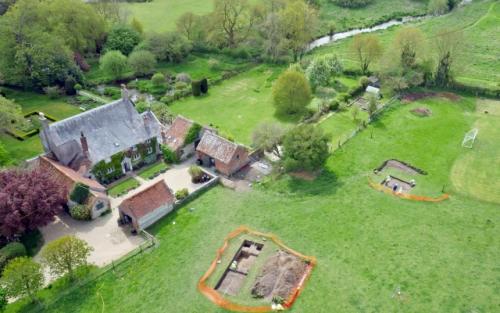 Британец роскошную римскую виллу на заднем дворе раскопал. Британец роскошную римскую виллу на заднем дворе раскопал.