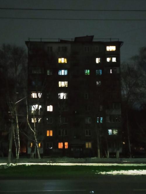 Вечер окна зажигает. 01