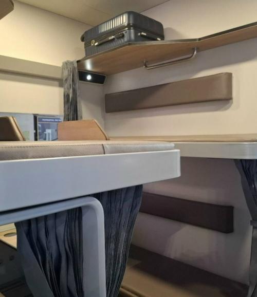 РЖД представили новый дизайн плацкартных вагонов, запуск которых запланирован на 2027 год. 01