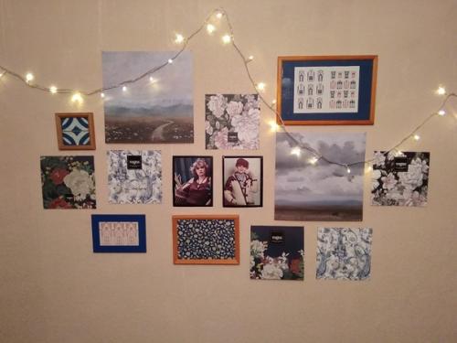 Переехала из своей любимой комнаты дома в комнату на съемной квартире. 05