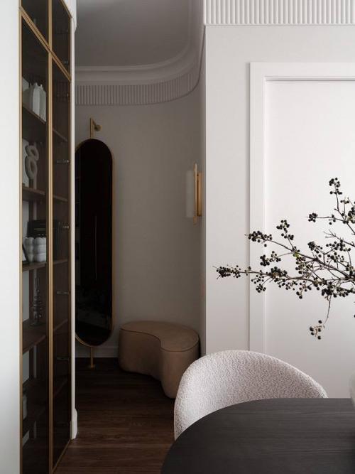 Трешка с кухней в коридоре: элегантный интерьер квартиры. 04