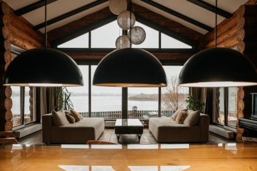 Первый пушистый снег именно с таким видом из окна встретила.  