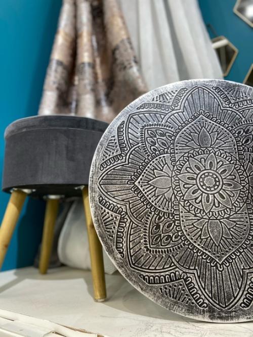 Первое, что вы видите, когда заходите в магазин - наш потрясающий центральный подиум! 07