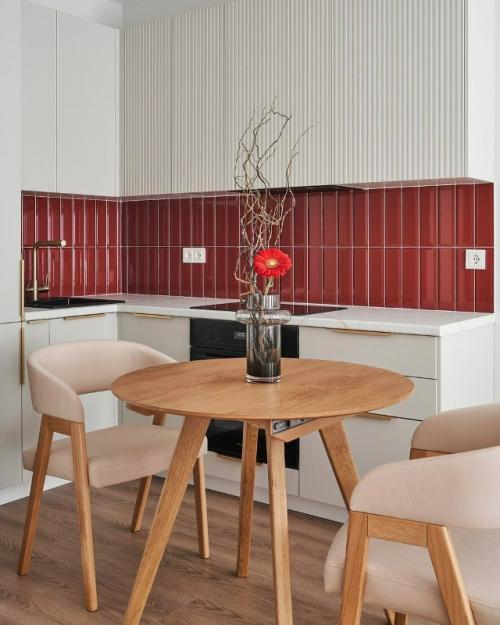 Очень приятный интерьер с яркими аккуратными акцентами. 02