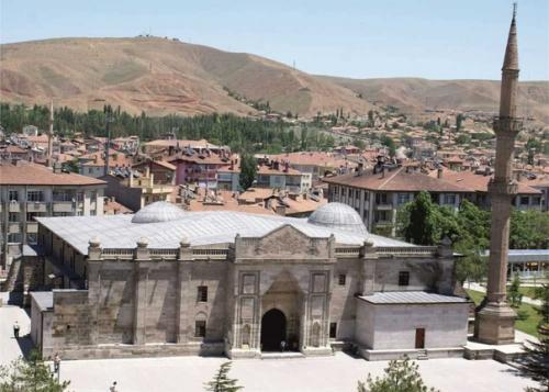 Главная достопримечательность аксарая мечеть улу (Ulu Camii), памятник сельджукской архитектуры, построена в 1409 году! 01