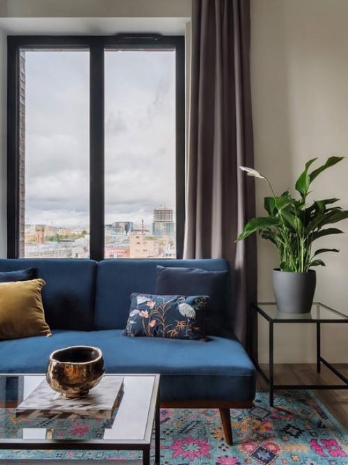 Стильная небольшая квартира с яркими акцентами. 01