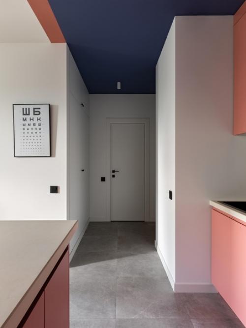 Хозяйка квартиры - молодая девушка, работающая в IT - сфере. 02