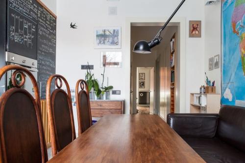 Бывшая коммуналка для пары архитекторов или трёхкомнатная квартира на фрунзенской, в которой грамотно сохранили исторический облик. 02