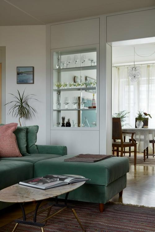 Квартира на стыке двух домов. 

