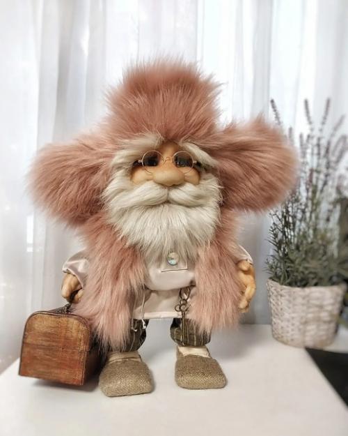 А почему бы и не яркий цвет одежды. 01