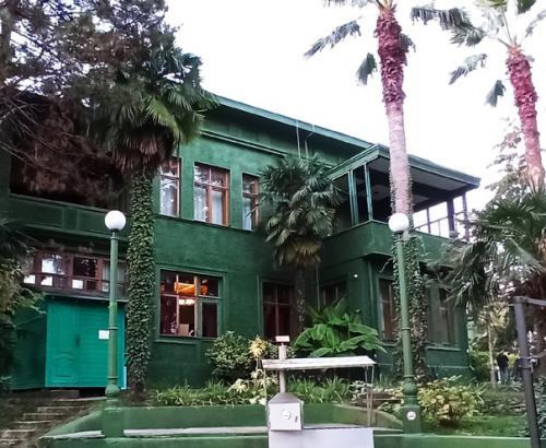 Сочинская дача Сталина - один из важных факторов, повлиявший на развитие Сочи как всесоюзной здравницы. 02