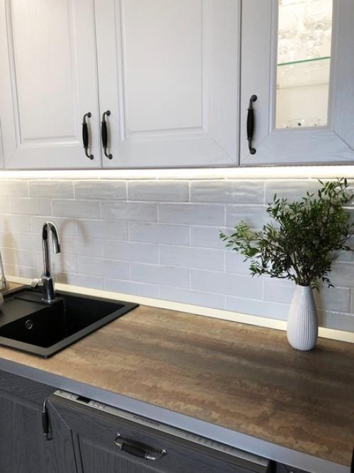 Наша новая кухня) стола пока что нету, пожтому не показываю убирать кухню легко (для тех, кто сомневается, поверьте, я проверила). 03