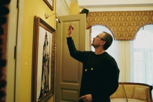 16 ноября - счёт в пользу главного художника театра имени Евгения Вахтангова, заслуженного художника России Максима обрезкова - 5: 0! 02