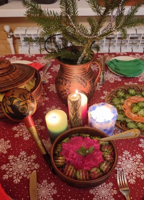 На что стоит обратить внимание при сервировке стола и украшении дома на новый 2024 год. 03