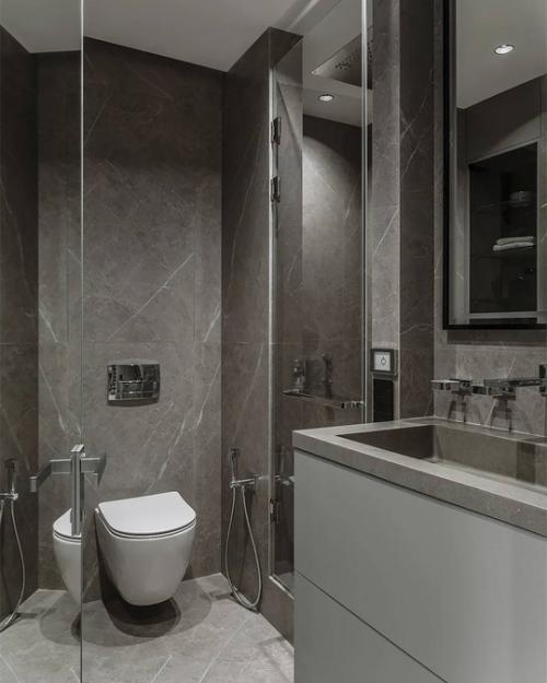 Дизайнеры спроектировали интерьер квартиры в московской новостройке для молодого человека, отталкиваясь в работе в первую очередь от его хобби. 02