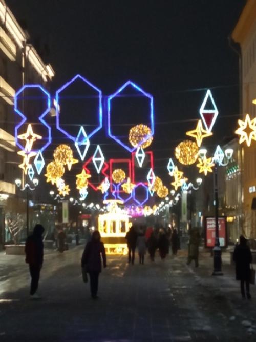 Вечер окна зажигает. 02