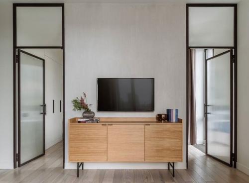 Стильная небольшая квартира с яркими акцентами. 03