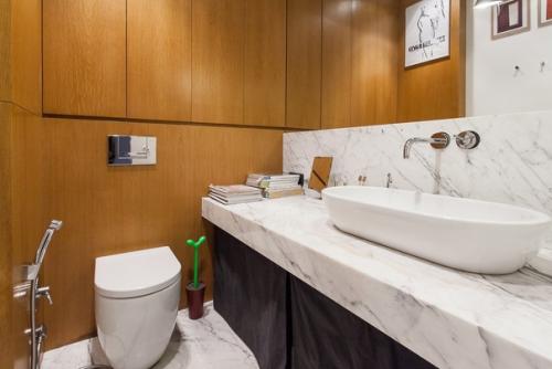 Бывшая коммуналка для пары архитекторов или трёхкомнатная квартира на фрунзенской, в которой грамотно сохранили исторический облик. 09