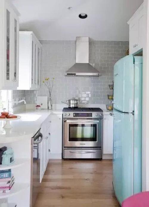 Неудобство маленькой кухни любой женщине известно. 01