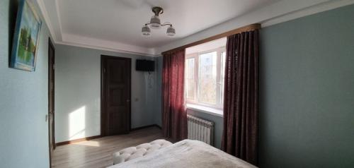 Сделали в спальне ремонт своими руками! 01