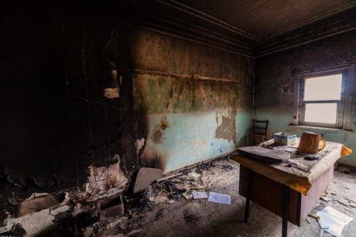 Как гласит надпись на мрачном здании Искусство Принадлежит Народу. 09