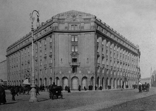 Интересные истории главных гостиниц Петербурга.