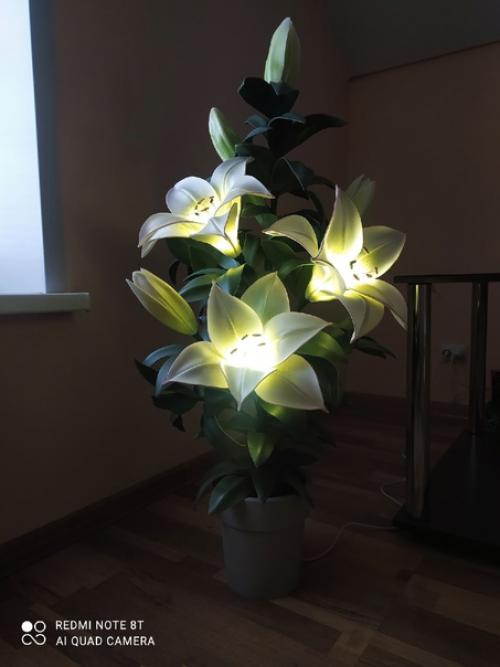Ещё одна светящаяся лилия в моей мастерской расцвела. 03