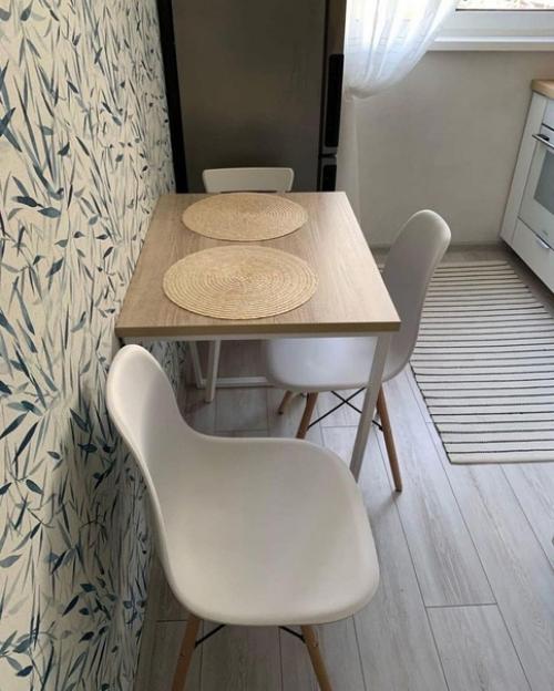 Бюджетный, но очень стильный и уютный вариант дизайна кухни. 01