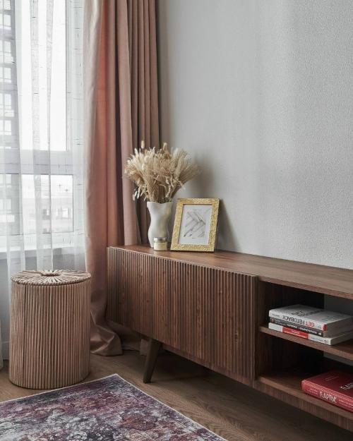 Очень приятный интерьер с яркими аккуратными акцентами. 07