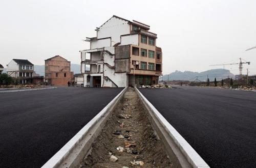 Неплохо, неплохо.  Свой домик в центре урбанизации получился. 01