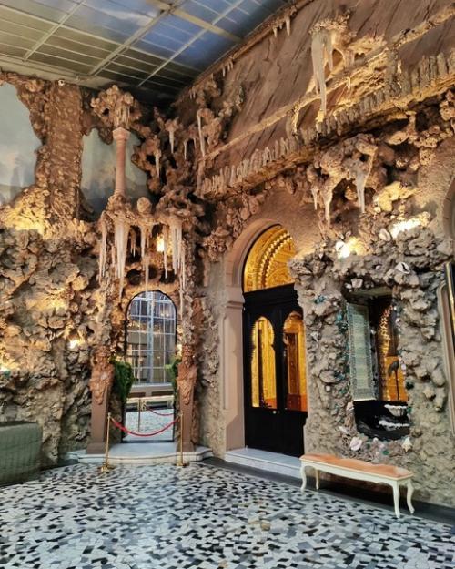 Театр Санктъ - Петербургъ Опера известен не только своими постановками, но и изысканными интерьерами. 01