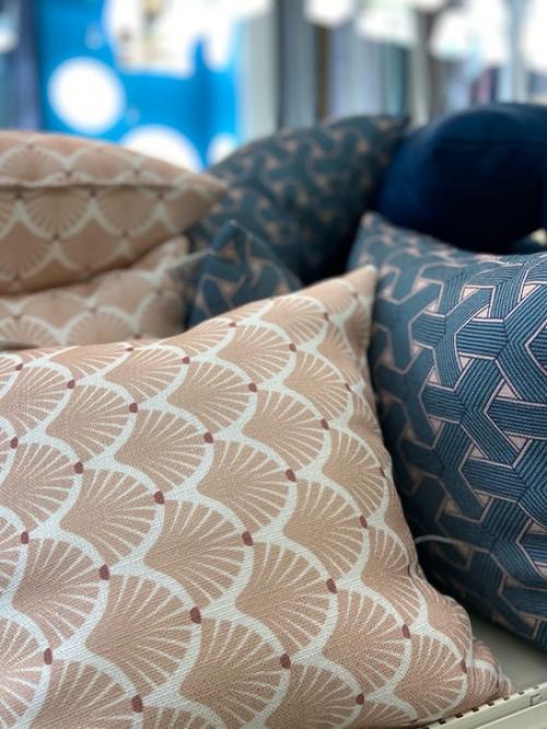 Первое, что вы видите, когда заходите в магазин - наш потрясающий центральный подиум! 05