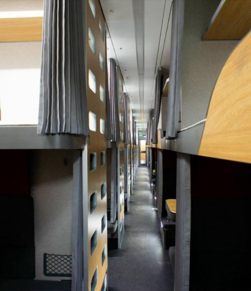 РЖД представили новый дизайн плацкартных вагонов, запуск которых запланирован на 2027 год. 03