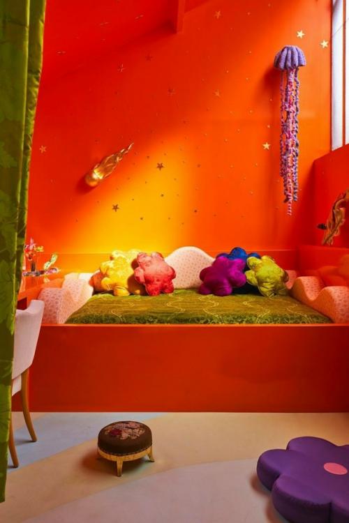 Парижское жилище жюльена себбана - это не просто дом, а полноценный манифест стиля Uchronia. 01