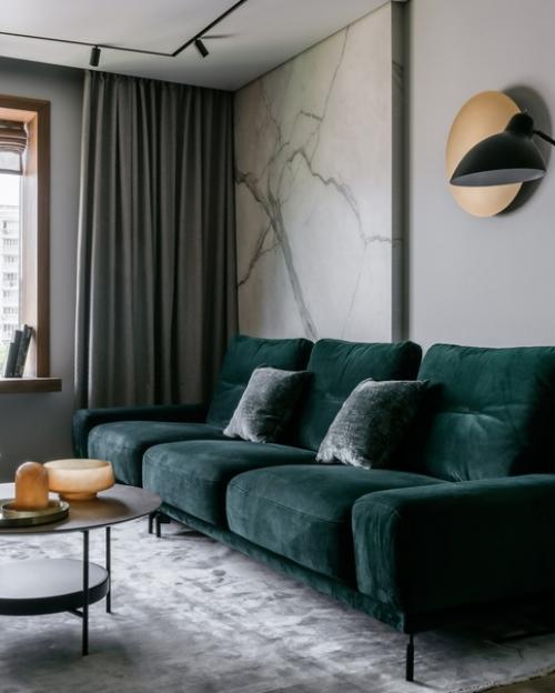 Реализованный функциональный интерьер с кухней в проходной зоне, объединенной со столовой и гостиной. 02