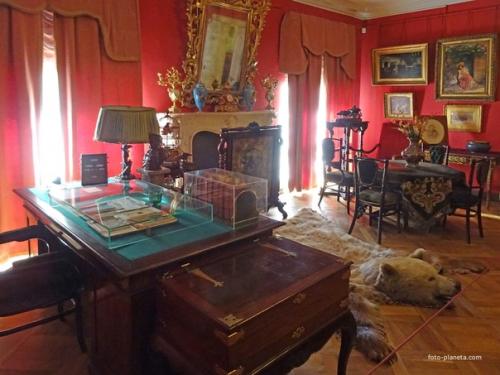 Теплые медовые оттенки, светлое пространство, яркие акценты и запоминающиеся детали - таким было пожелание заказчицы. 02