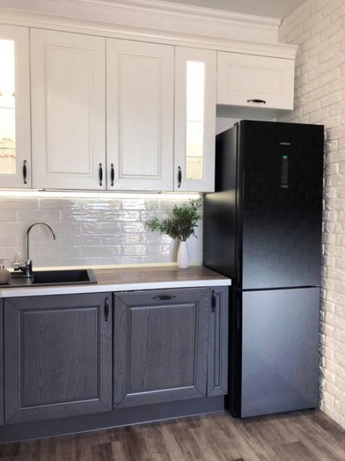 Наша новая кухня) стола пока что нету, пожтому не показываю убирать кухню легко (для тех, кто сомневается, поверьте, я проверила). 05