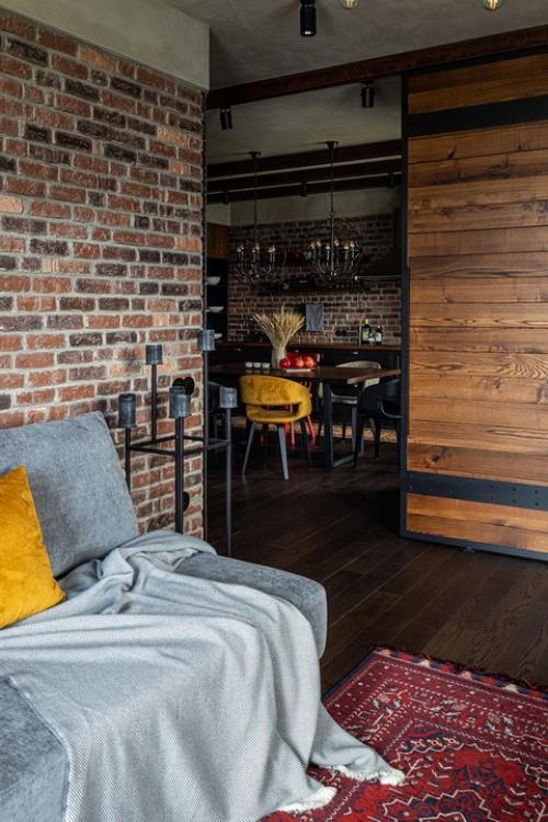 Яркий уютный лофт в интерьере гостиной. 03