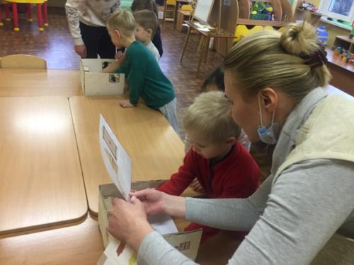 Педагоги детского сада номер 93 регулярно повышают своё педагогическое мастерство и с удовольствием делятся с коллегами учреждения своим опытом. 06