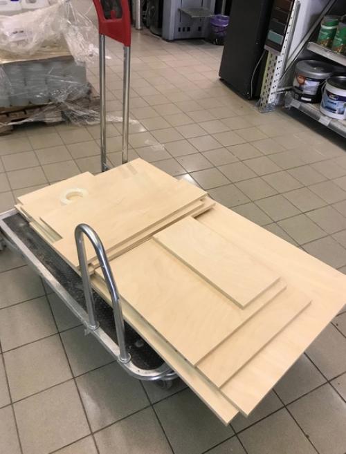 Кухня, полностью собранная девушкой. 06