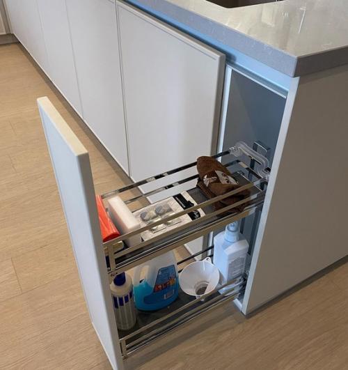 Красивый, изысканный интерьер кухни в современном стиле. 02