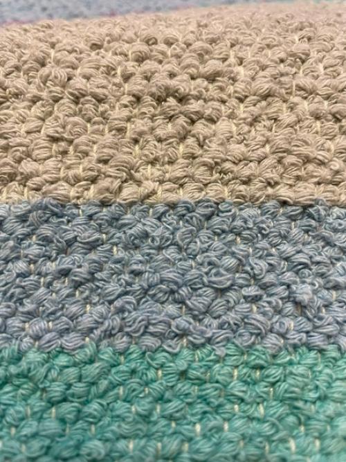 Станок поремонтировали, челноки пошлифовали и ткачество пошло. 03